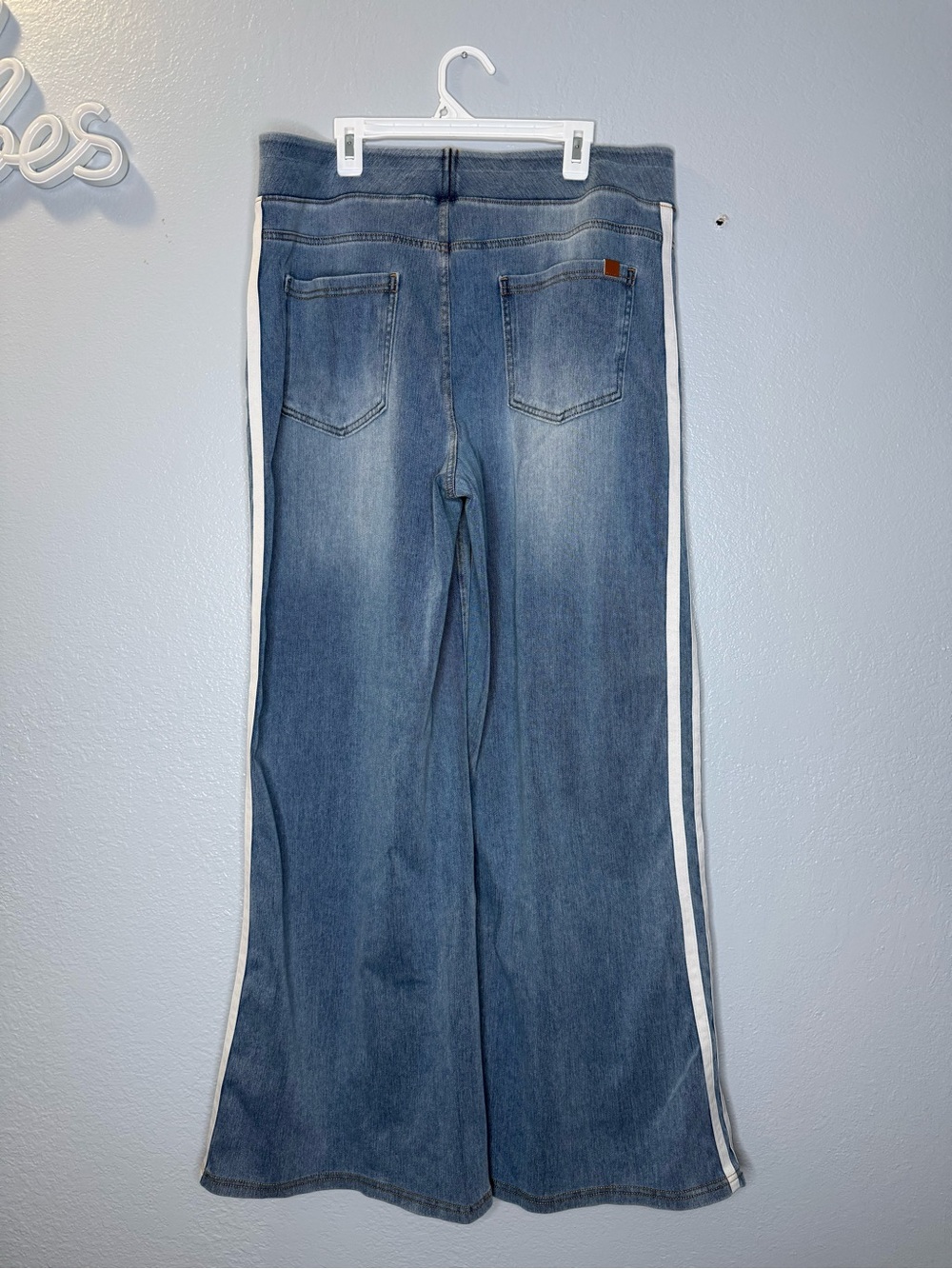 HALARA Flex High Waisted Stripe Wide Leg Jeans - Picture 3 of 7